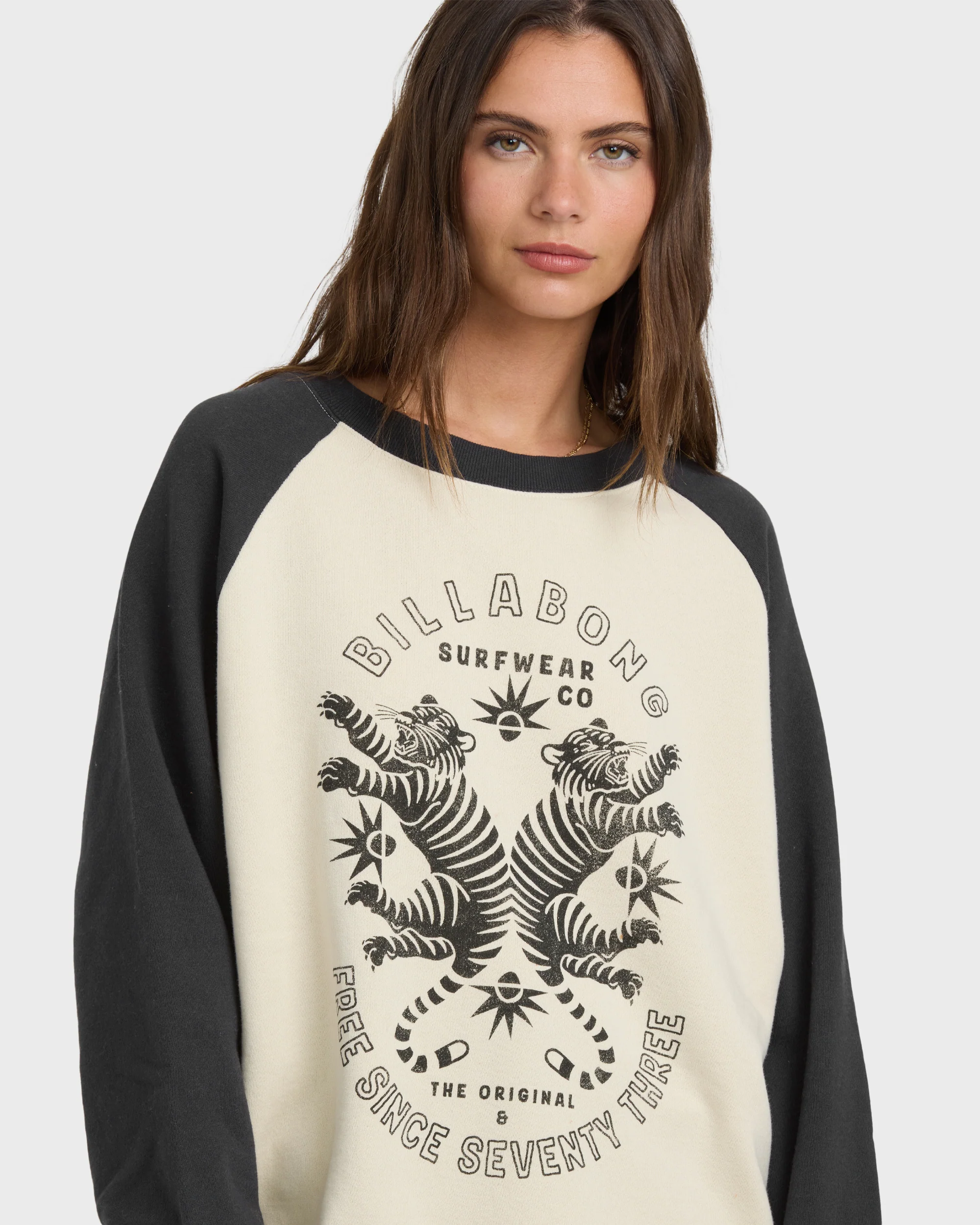 Emmers Raglan Crewneck Sweatshirt - Black Sands - Image 2